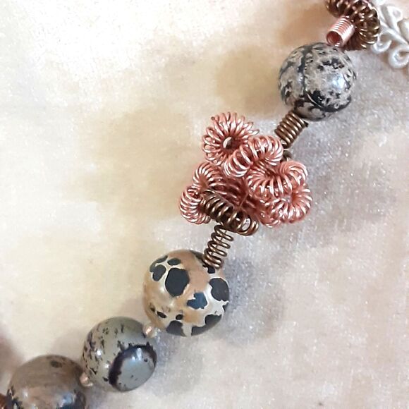Artistic handcrafted 16" necklace beaded twisted wire copper natural tones - Picture 3 of 3